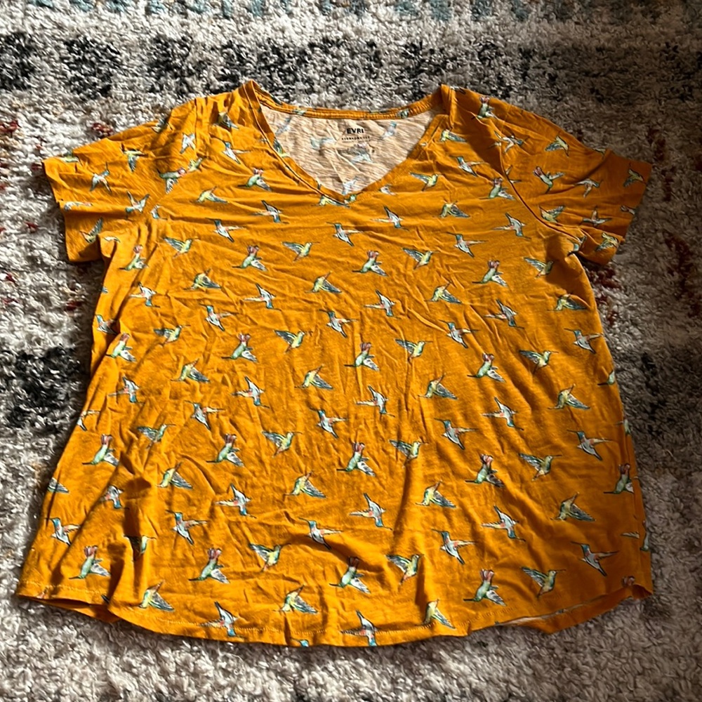 hummingbird tee!! size 0x (xl) like new :) barely worn!